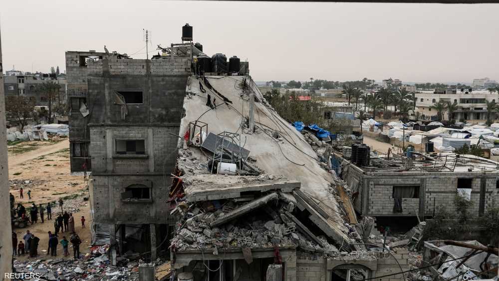 شهادات من رفح.. انفجارات أشبه بالزلازل وحديث عن "قنابل ضخمة" يسمع سكان القطاع أصوات الانفجارات الضخمة