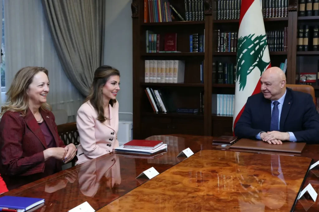 نائبة المبعوث الأميركي وعدت بتزويد الجيش بمروحيات