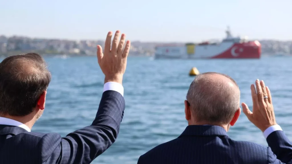 تركيا توقع اتفاقا للتنقيب عن النفط والغاز في دولة عربية تركيا توقع اتفاقا للتنقيب عن النفط والغاز في دولة عربية