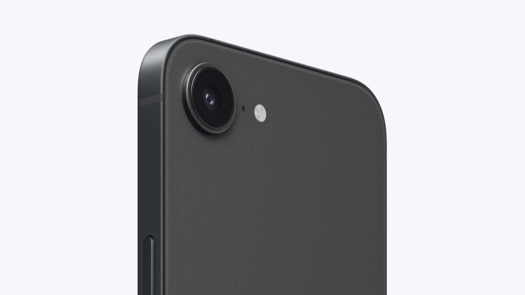 هل أنت مستعد مثلي لشراء iPhone بقيمة 2500 دولار في عام 2026؟ The iPhone 16e. | Image credit – Apple