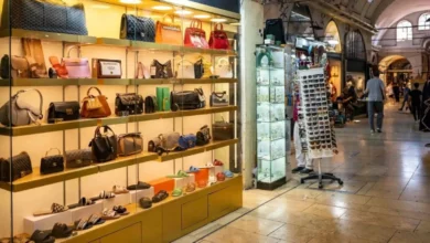 متجر للماركات العالمية المقلدة في اسطنبول.