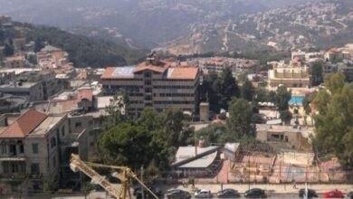 منعطفات عاريا