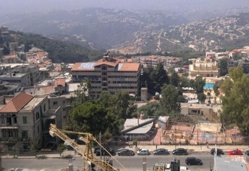 منعطفات عاريا