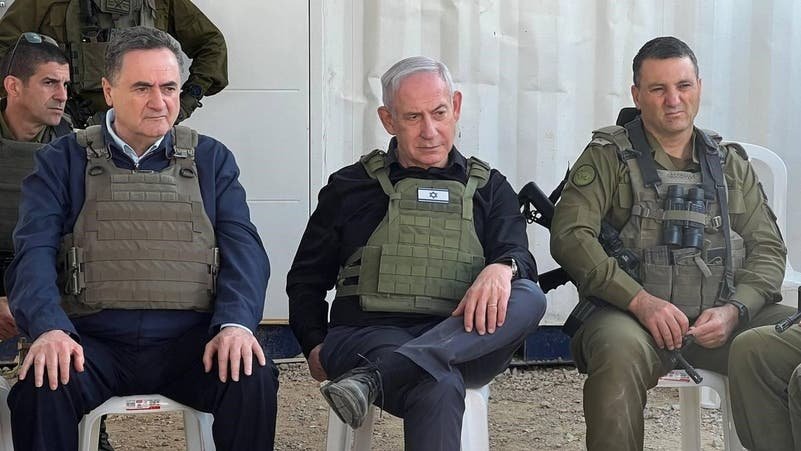 &Quot;لن نلبي مطالبهم&Quot;.. نتنياهو يأمر بزيادة الضغط على حماس بنيامين نتنياهو (وسط) برفقة وزير الدفاع يسرائيل كاتس (يساره) في شمال غزة (أرشيفية- فرانس برس)