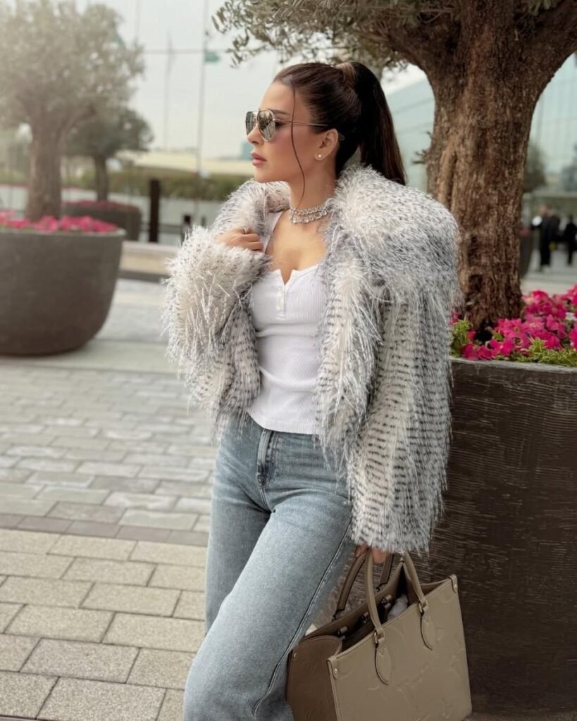 ti ظاهرة ارتداء الفنانين "الجينز".. هل يحل محل الفساتين الفاخرة؟