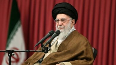 الخامنئي: القوات المسلّحة هي حصن البلاد ويجب تعزيز أقصى درجات التأهّب واليقظة