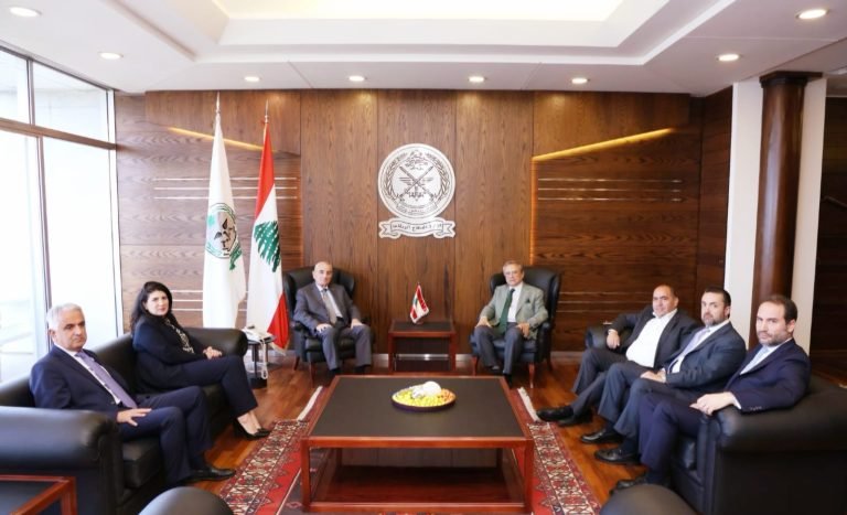 وزير الدفاع يبحث مع حبيب في التعاون بين مصرف الإسكان و”جهاز إسكان العسكريين” وزير الدفاع يبحث مع حبيب في التعاون بين مصرف الإسكان و”جهاز إسكان العسكريين”