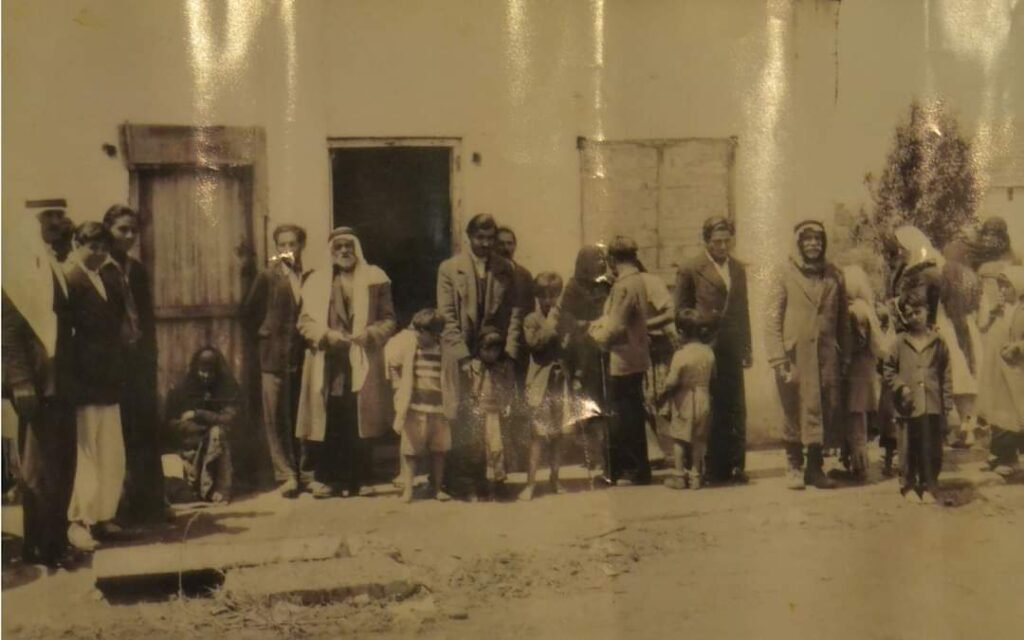 حولا