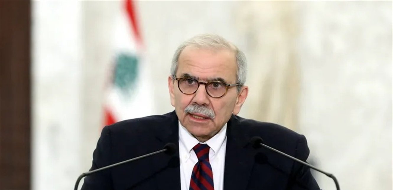 رئيس الحكومة من رياق: الجيش ضامن لوحدة السيادة الوطنية والدولة تقف إلى جانبه الجيش في مهمته النبيلة بحماية الحدود رئيس الحكومة من رياق