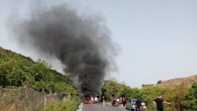 معلومات أولية تشير الى ارتقاء شهيد في الغارة التي استهدفت سيارة على طريق ابو الأسود _الزرارية