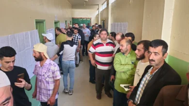 مواطنون في مراكز الاقتراع