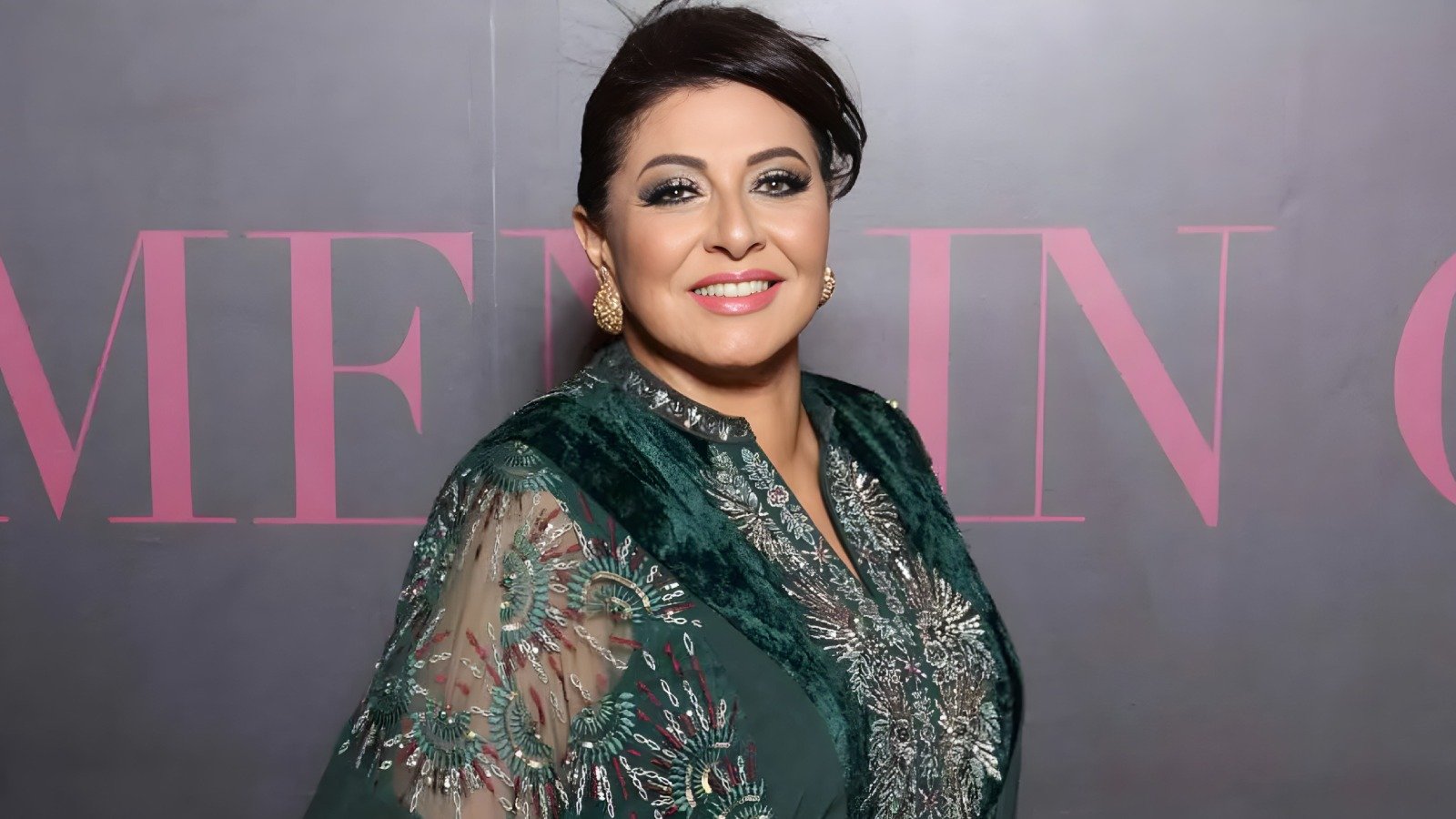بين هالة صدقي ووفاء عامر.. ضحك ومرح ورقص هالة صدقي