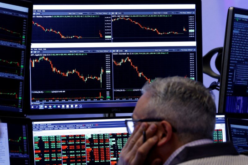 اقتصاد عاجل: ارتفاع داو جونز بأكثر من 1000 نقطة بعد اتفاق تجاري بين أمريكا والصين أسواق الأسهم الأمريكية-تعبيرية